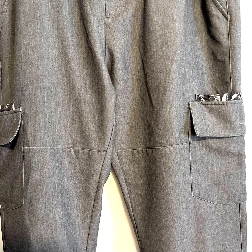 Figs Men’s Technical Collection Straight Leg Cargo Pants in Gray. Sz Medium